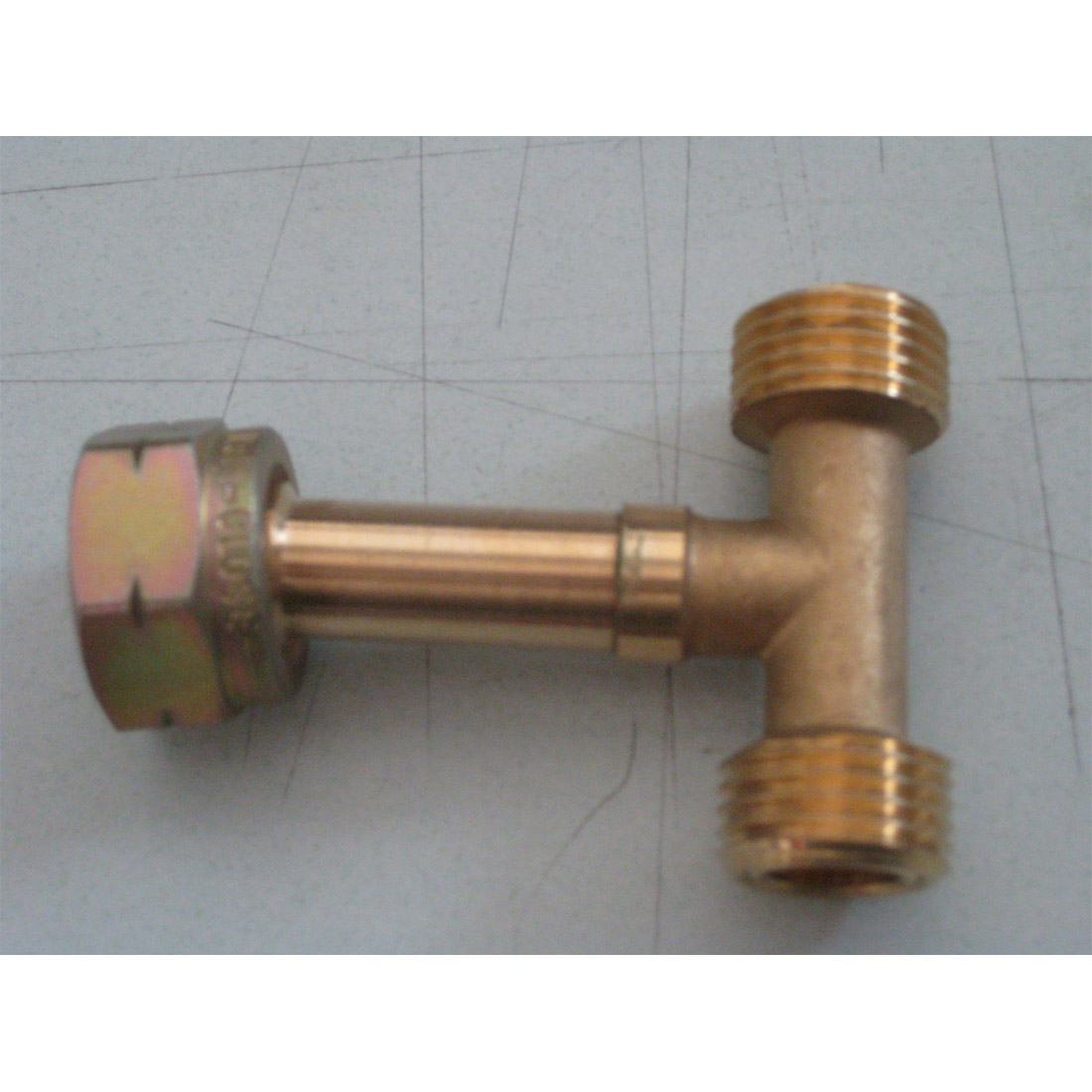 A8156.jpg RACCORDO 3 VIE PER BOMBOLA GPL - A8156 - immagine 1